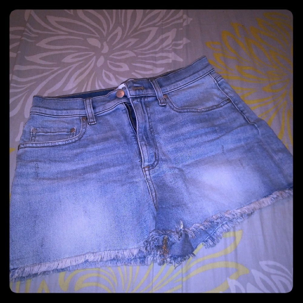 🎊💞NWT V.S. PINK JEAN SHORTS💞🎊